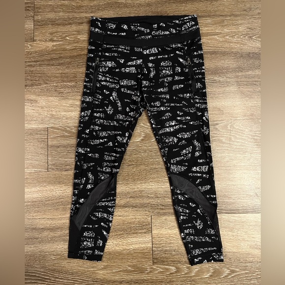 Lululemon Inspire Tight II in Graf Black White / Black Size 8 - Picture 7 of 10